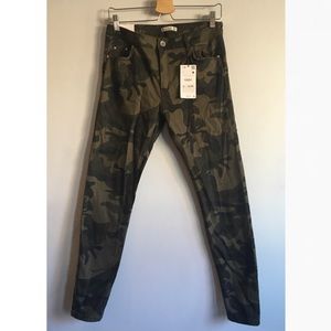 Berska Camo Skinny Pants w/ Sculpting Technology